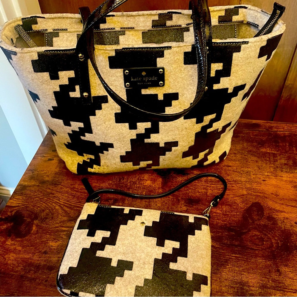 Kate Spade authentic tote bag with small wristlet included